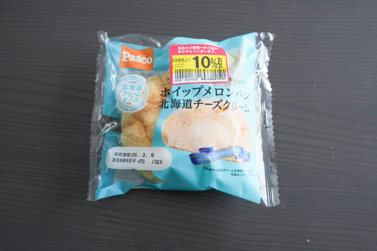 ホイップメロンパン北海道チーズクリームのパッケージ