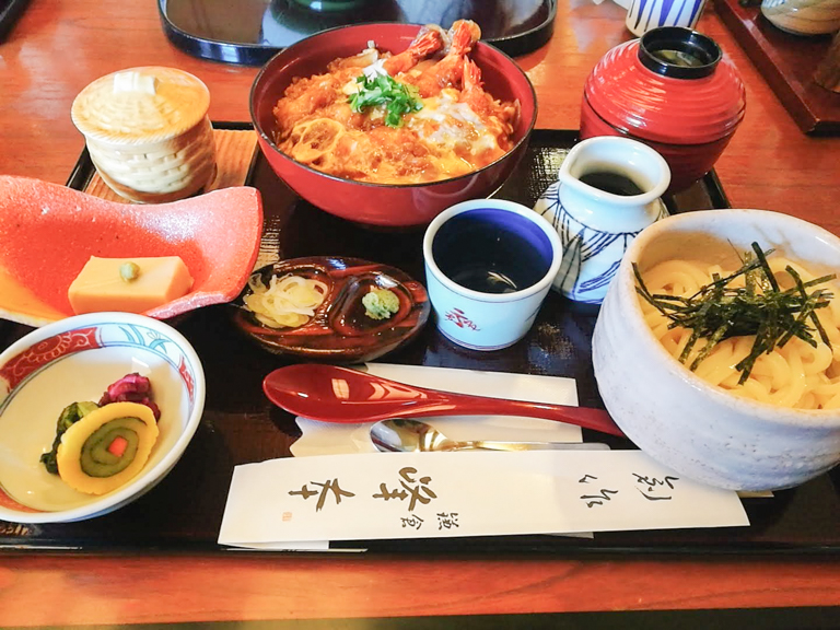 鎌倉峰本で注文した親子丼セット