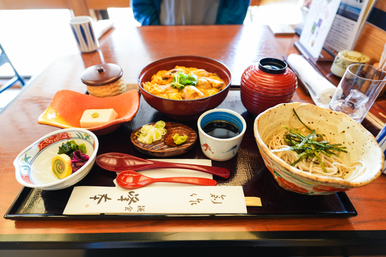 鎌倉峰本 朝比奈店で食べた牡蠣とじ丼とひとくちそばセット