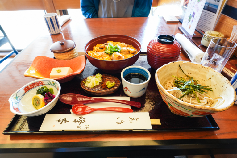 鎌倉峰本 朝比奈店で食べた牡蠣とじ丼とひとくちそばセット