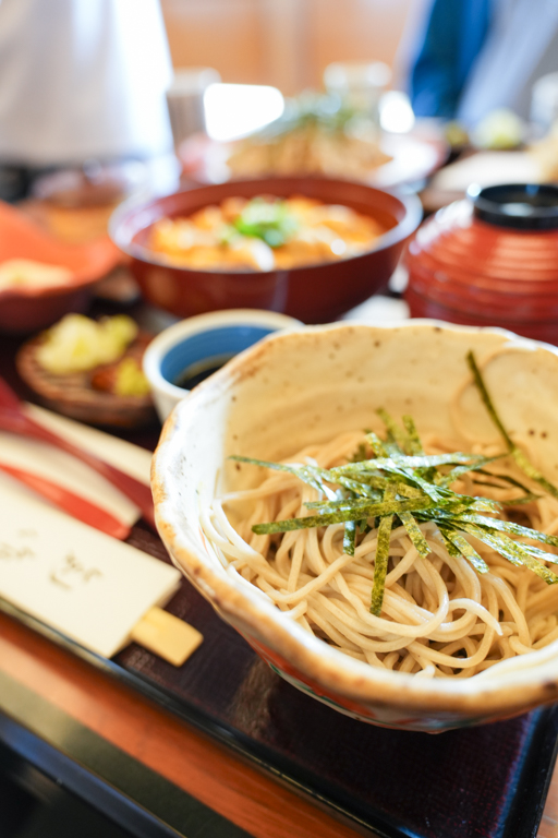 鎌倉峰本 朝比奈店で食べた牡蠣とじ丼セットのひとくちそば