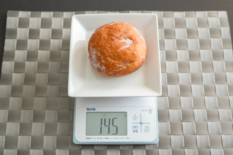 木村屋のあんドーナツの重さ145g