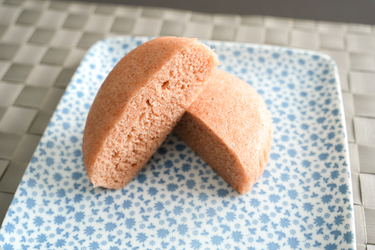 木村屋のジャンボむしケーキ さくら カットしてある菓子パン