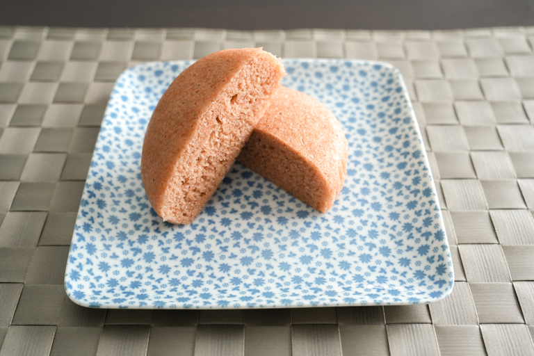 木村屋のジャンボむしケーキ さくら カットしてある菓子パン