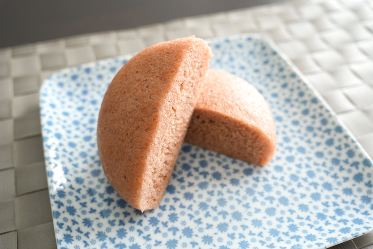 木村屋のジャンボむしケーキ さくら カットしてある菓子パン