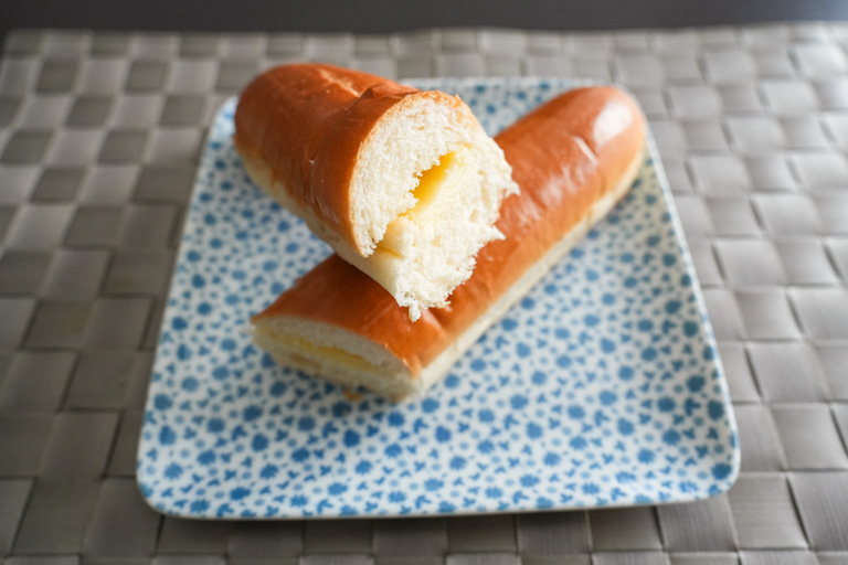 ヤマザキのロングセラー菓子パンの一つ ナイススティックの断面