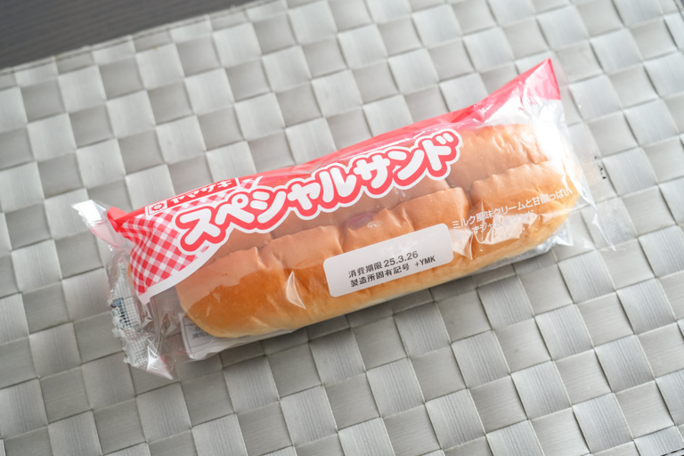 ヤマザキのスペシャルサンドのパッケージデザイン