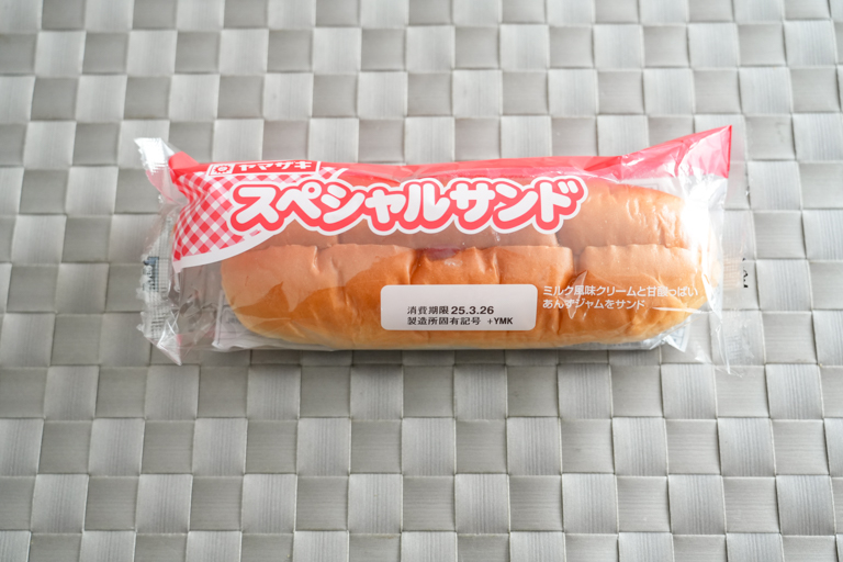 ヤマザキのスペシャルサンドのパッケージデザイン