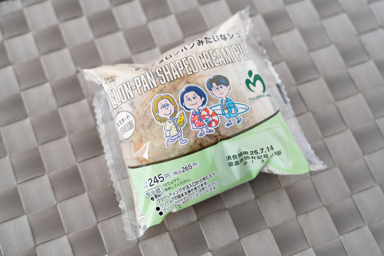 まるでメロンパンみたいなシューのパッケージ