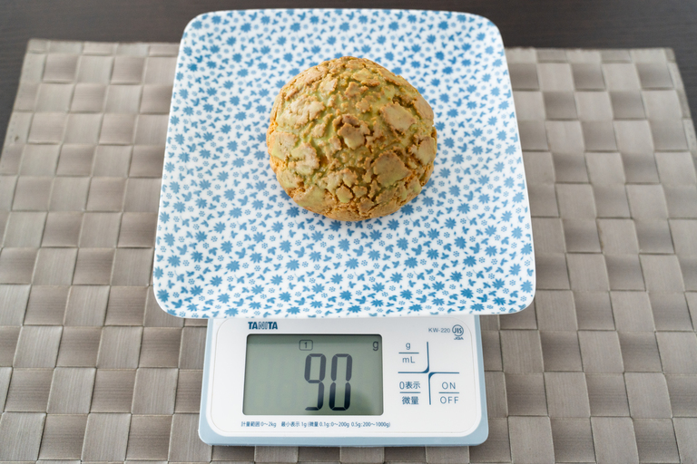 まるでメロンパンみたいなシューのおもさ90g