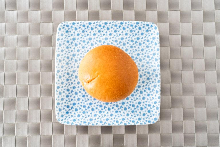 パスコのたっぷりホイップレモンクリームパンの俯瞰写真