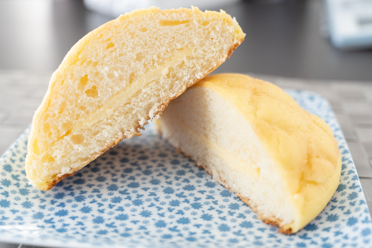 大きなメロンパン(エッセルスーパーカップ超バニラ風味)の断面