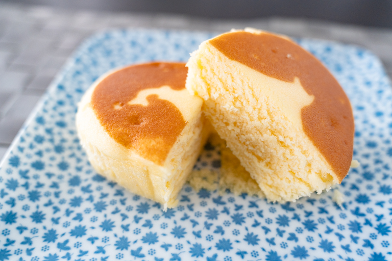山崎製パンの北海道チーズ蒸しケーキの断面