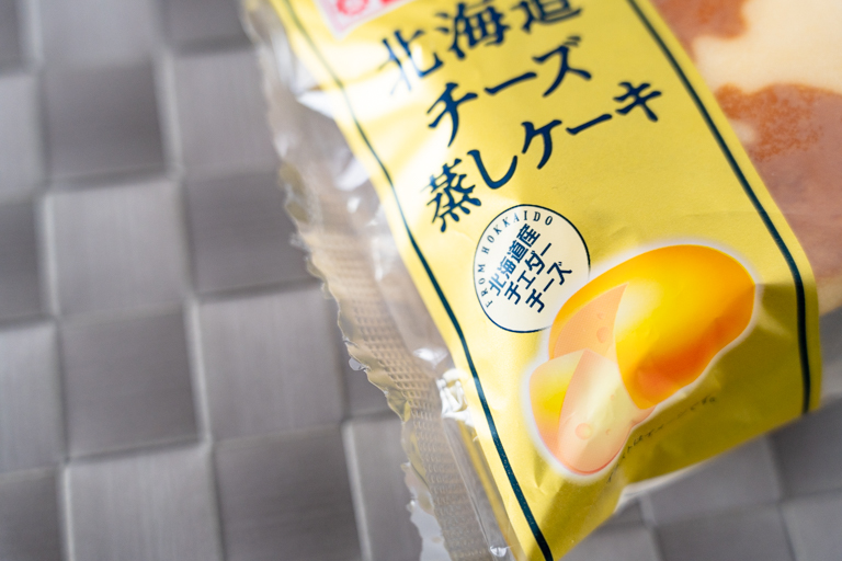 山崎製パンの北海道チーズ蒸しケーキのパッケージ