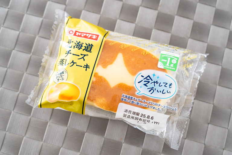 ヤマザキの北海道チーズ蒸しケーキのパッケージ