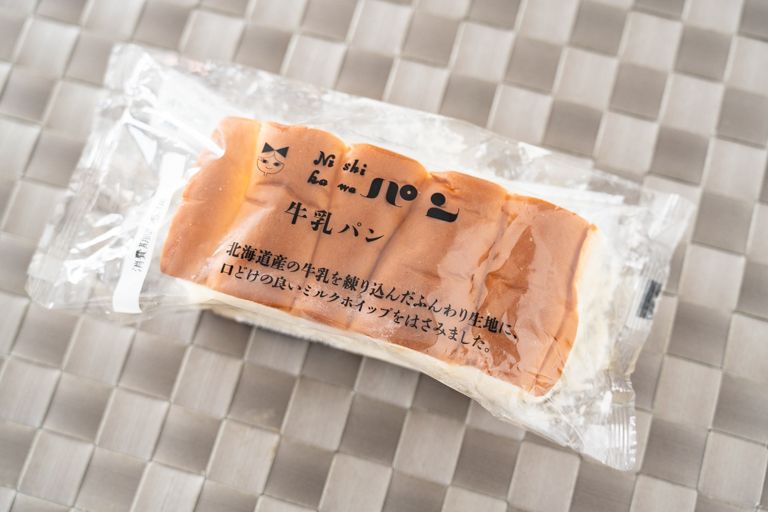 ニシカワ食品の牛乳パンのパッケージ