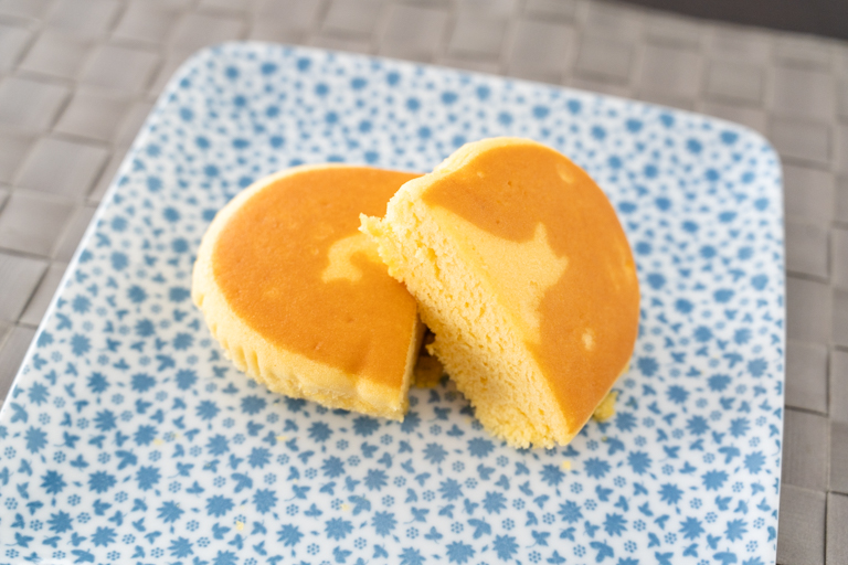 秋限定 北海道チーズ蒸しケーキ紅はるかの断面