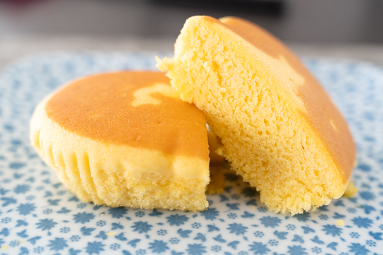 秋限定 北海道チーズ蒸しケーキ紅はるかの断面