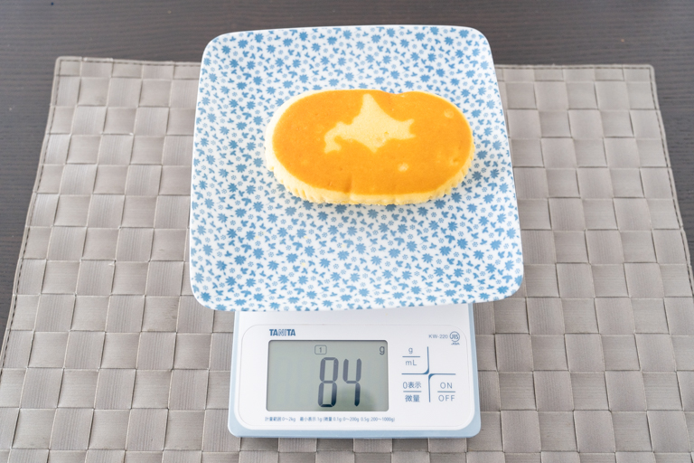 秋限定 北海道チーズ蒸しケーキ紅はるかの重さ84g