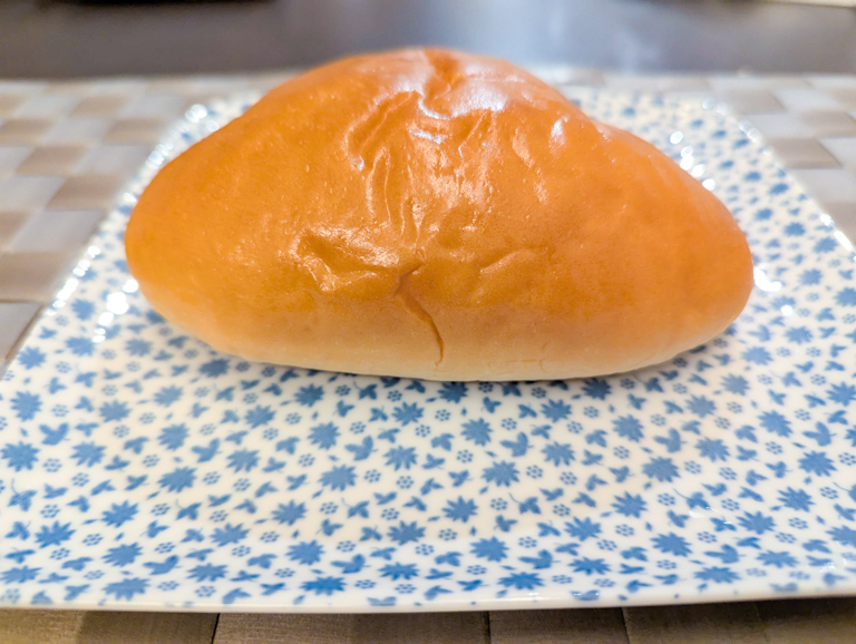 セブンザプライスのクリームパンの厚み